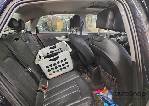 2017 Audi A4 Premium z USA, uszkodzony, nr VIN WAUANAF40HN007743